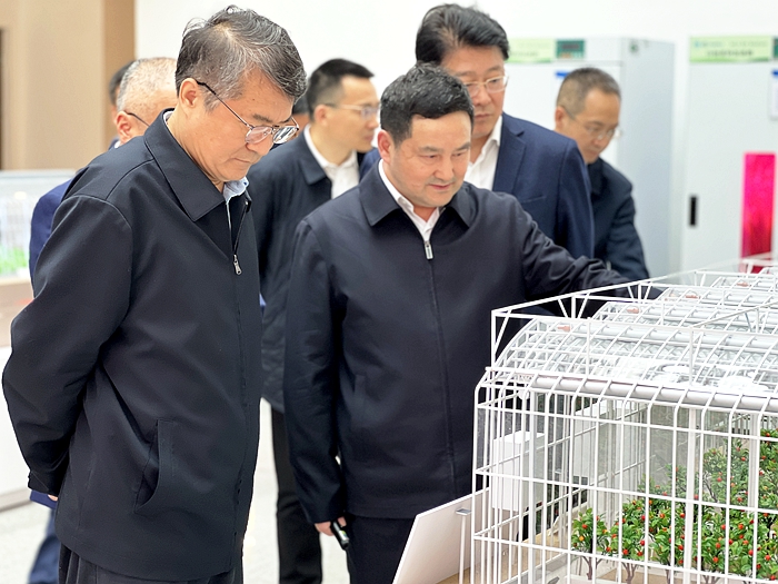 吳院長調(diào)研8.jpg