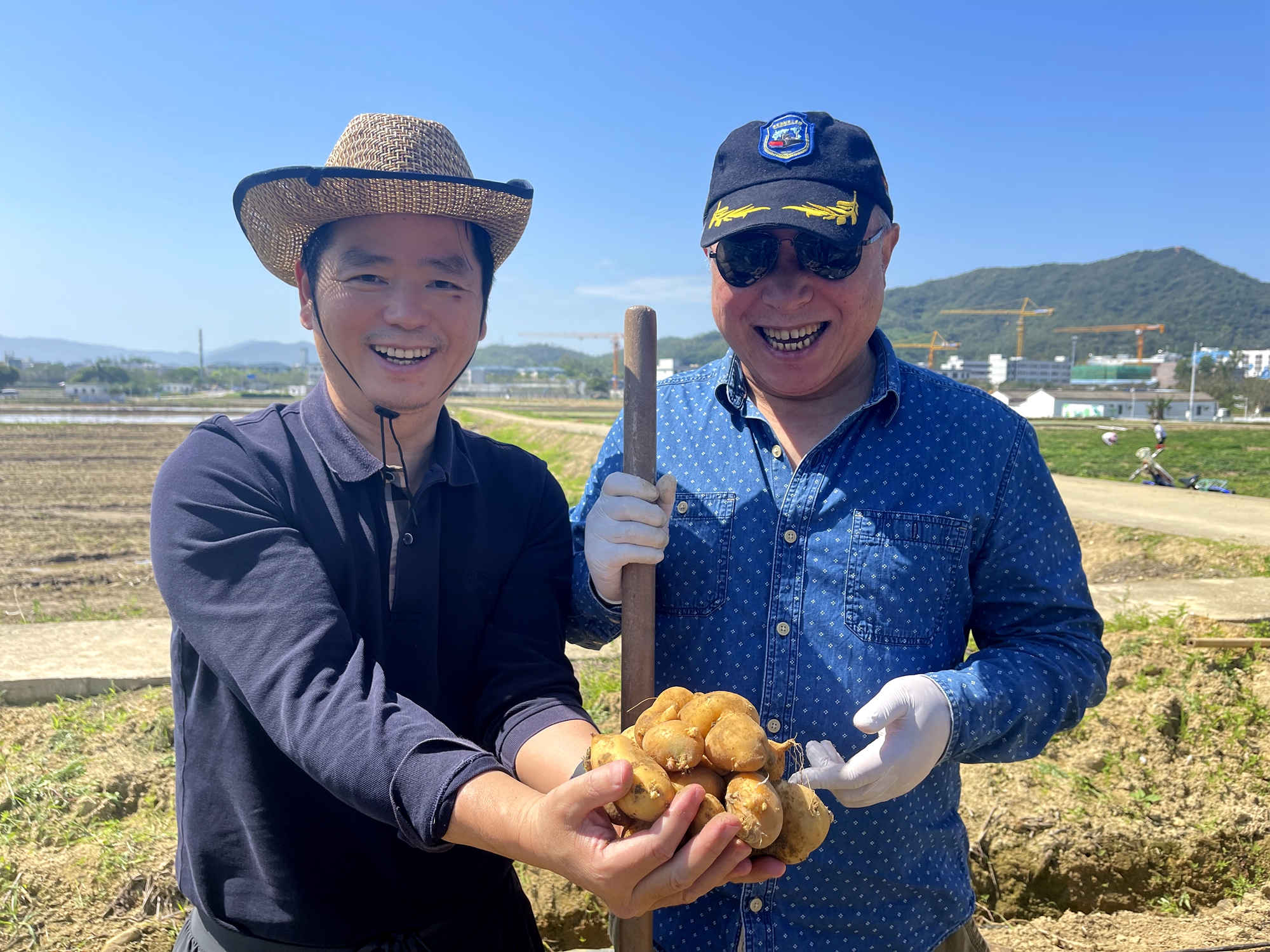 1 2022年4月5日，在基因組所馬鈴薯試驗基地測產(chǎn).jpeg