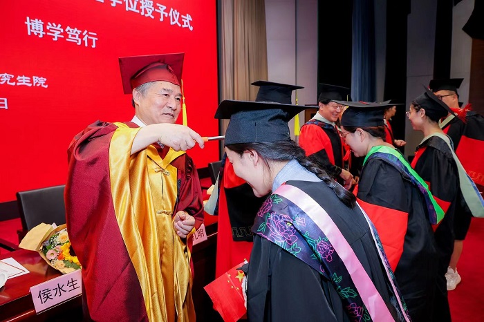 撥穗-吳院長.jpg